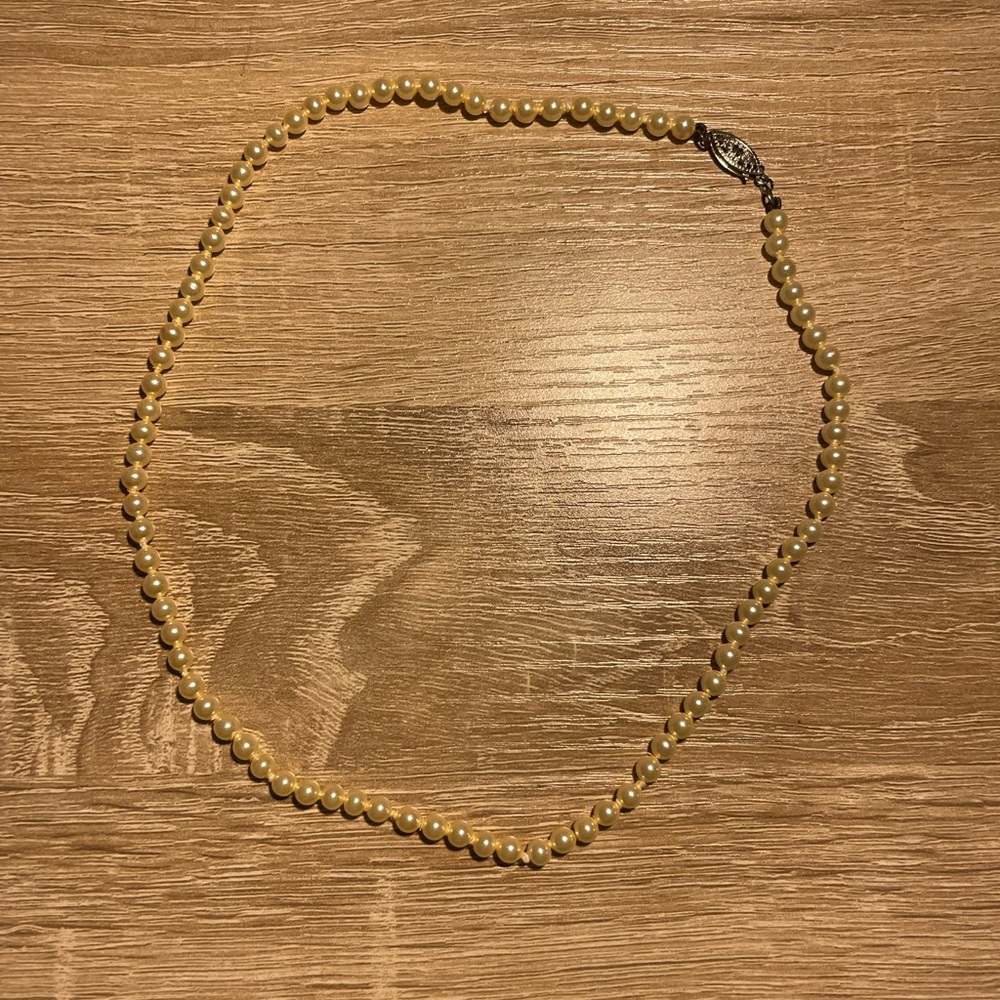 4/$20 Vintage Faux Pearl Necklace